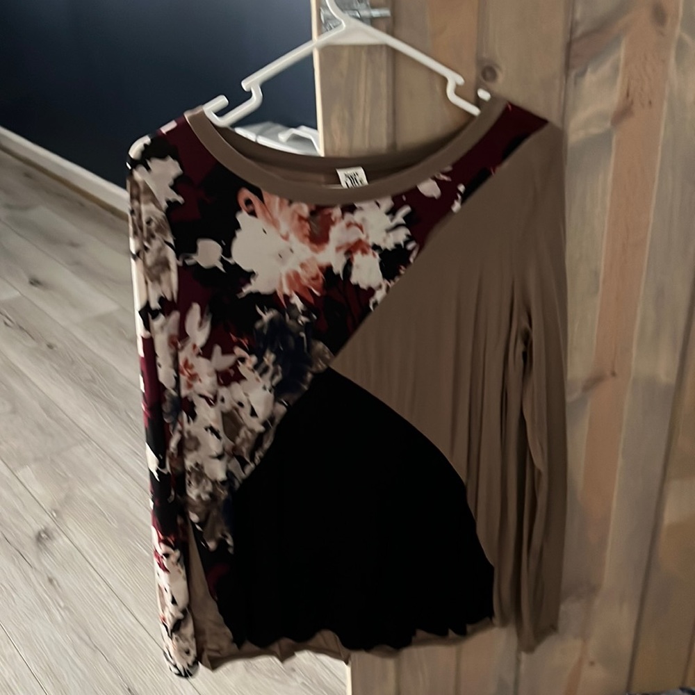 Sew In Love. Worn once. Great condition. Size medium